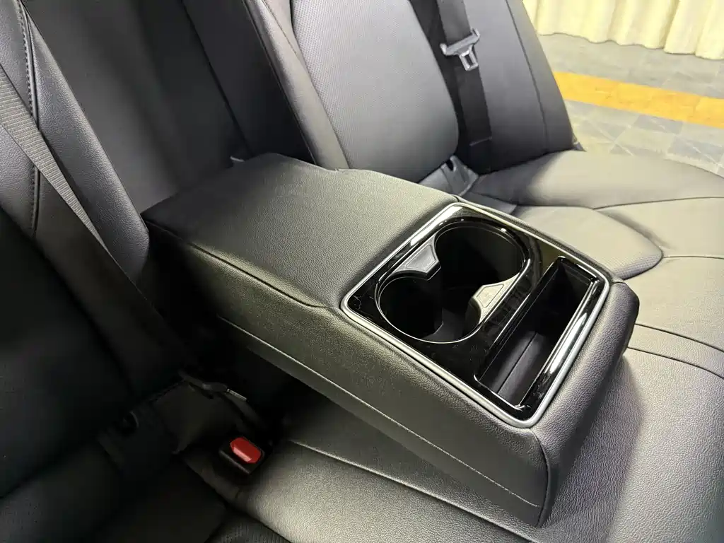 Toyota Camry 2022 — фото 20