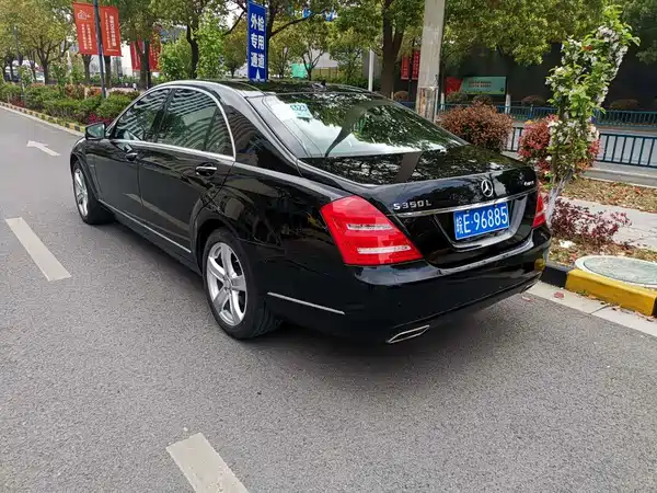 Mercedes-Benz S-Class 2012