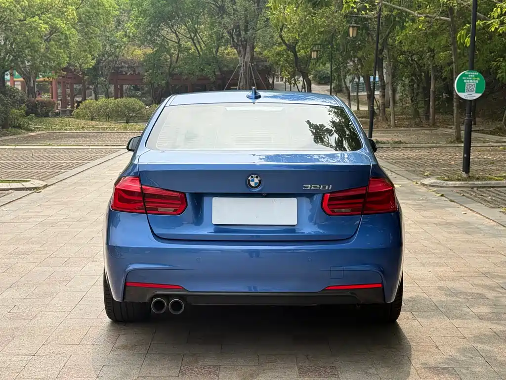 BMW 3 Series 2018 — фото 13