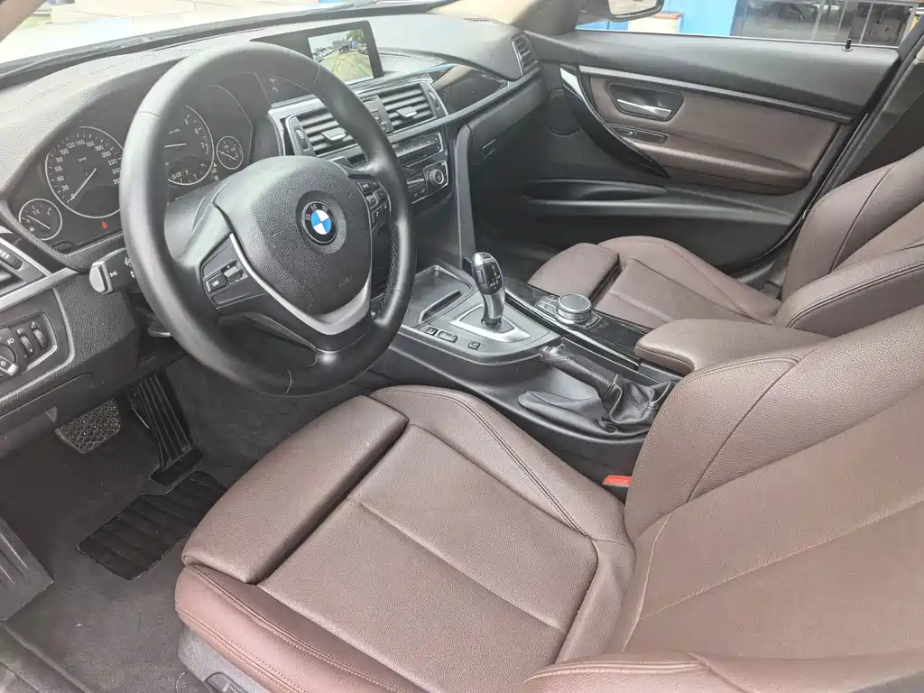 BMW 3 Series 2019 — фото 12