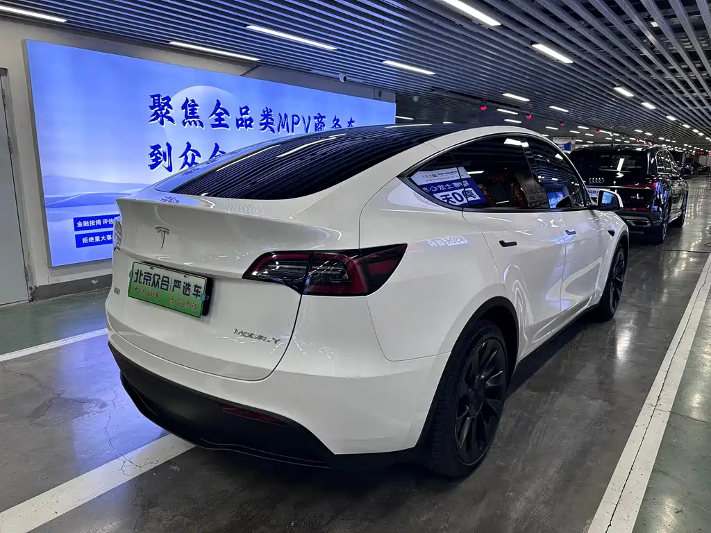 Tesla Model Y 2022 — фото 8