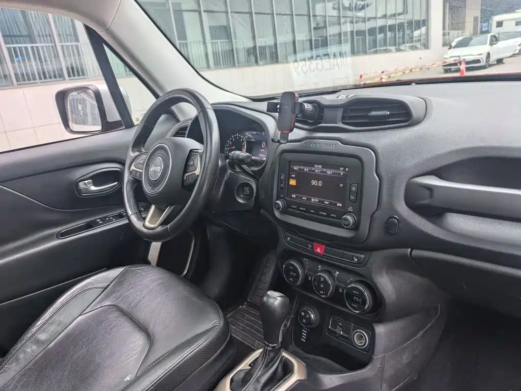 Jeep Renegade 2017 — фото 16