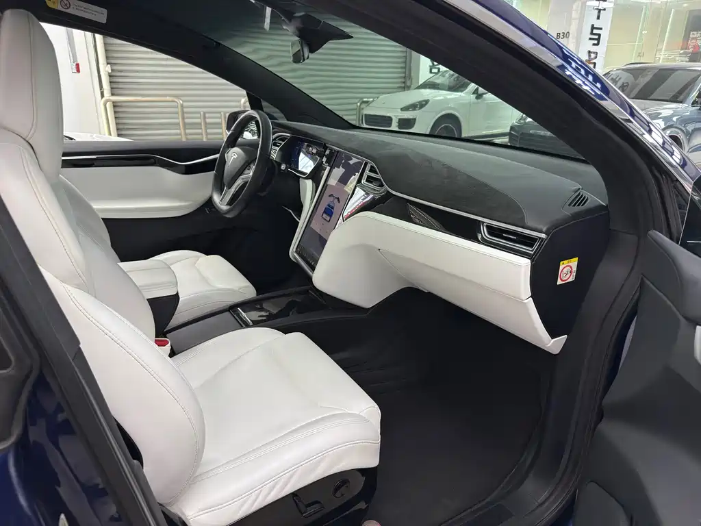 Tesla Model X 2017 — фото 20