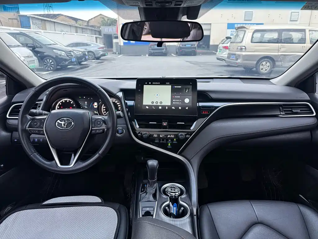 Toyota Camry 2022 — фото 4
