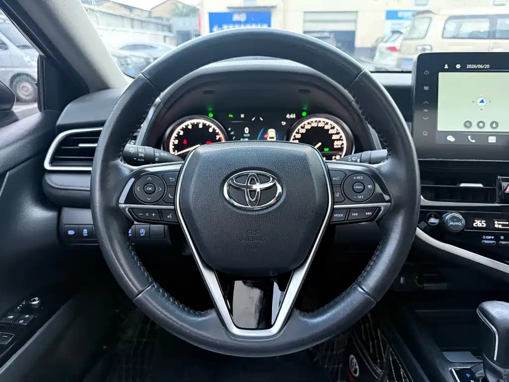 Toyota Camry 2022 — фото 5