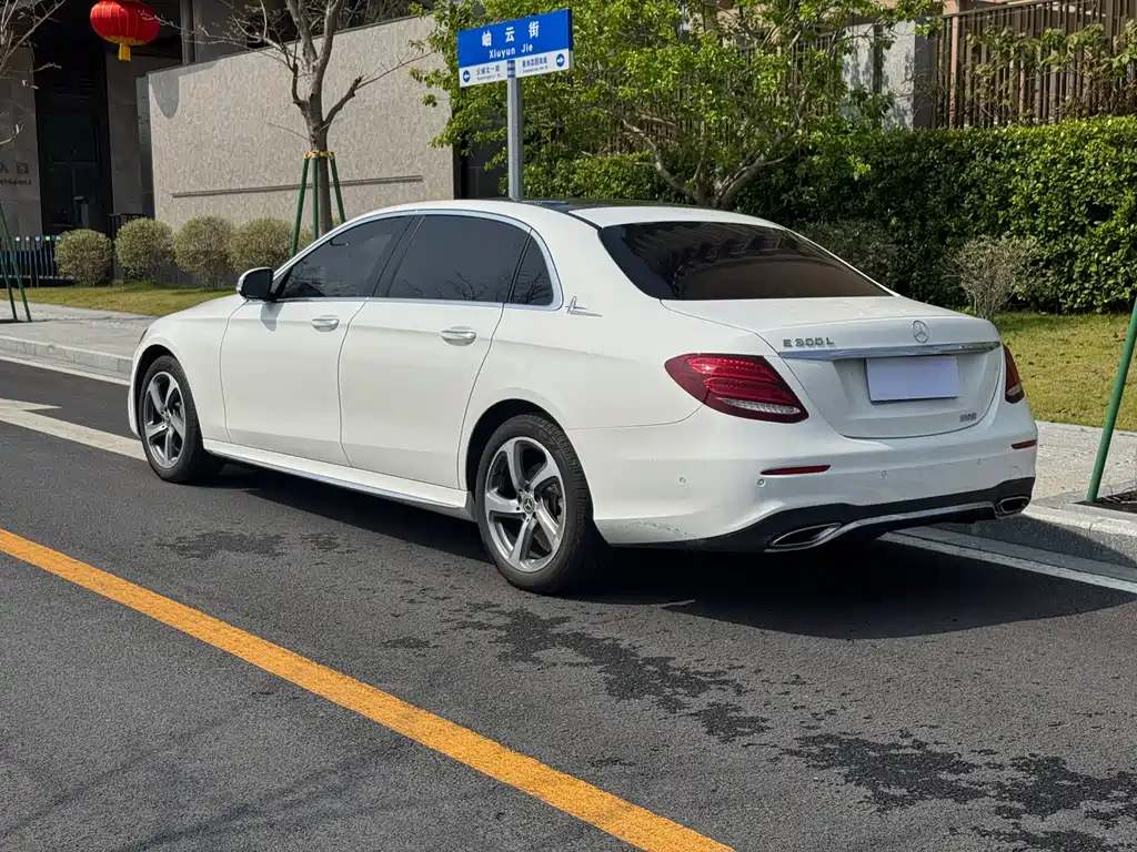 Mercedes-Benz E-Class 2018 — фото 16