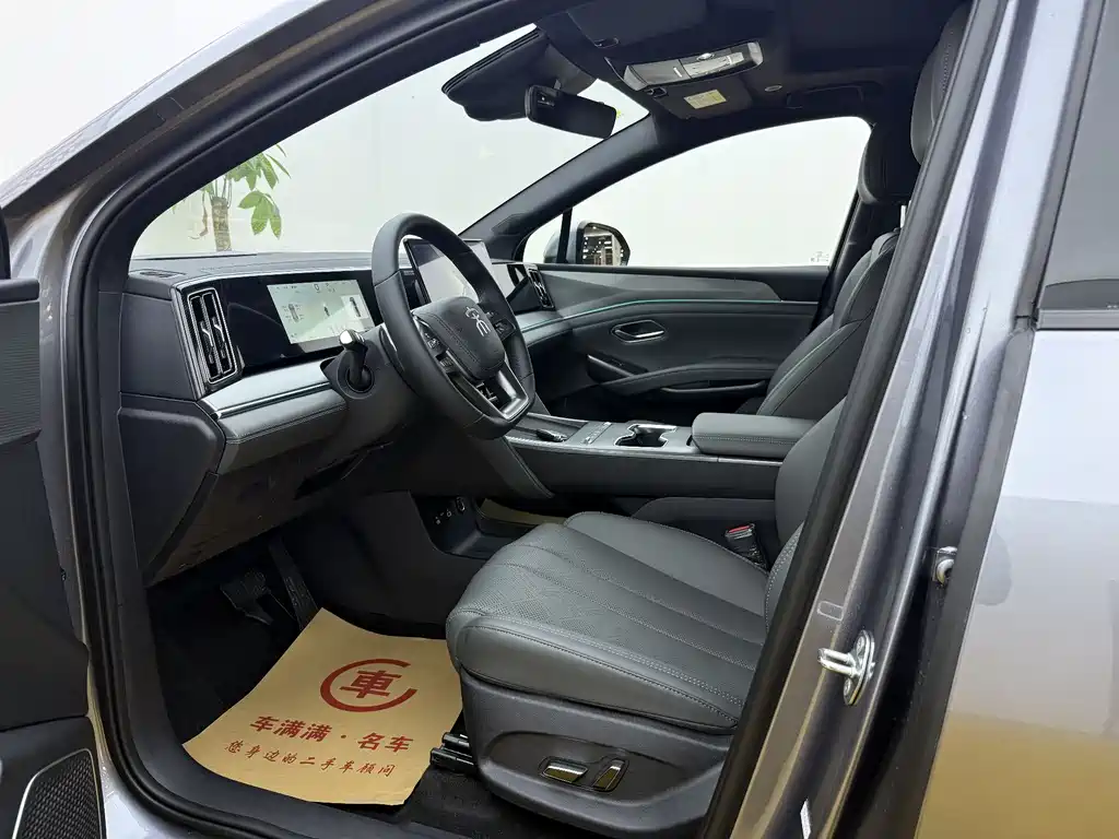 BYD L DM-i 2026 — фото 4
