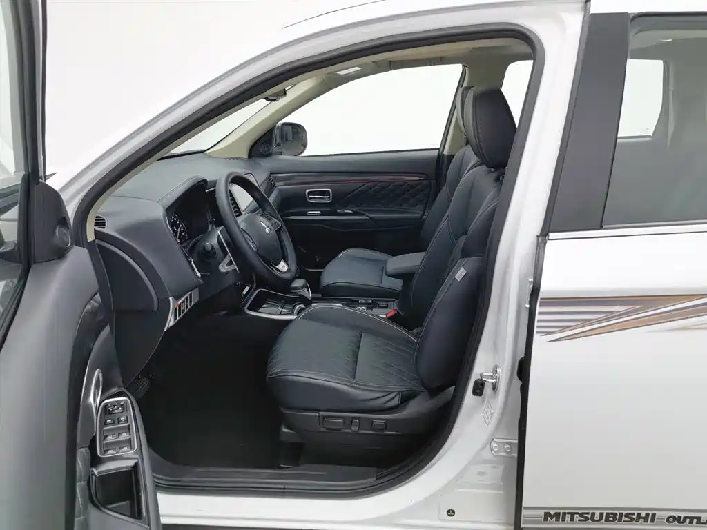 Mitsubishi Outlander 2020 — фото 10