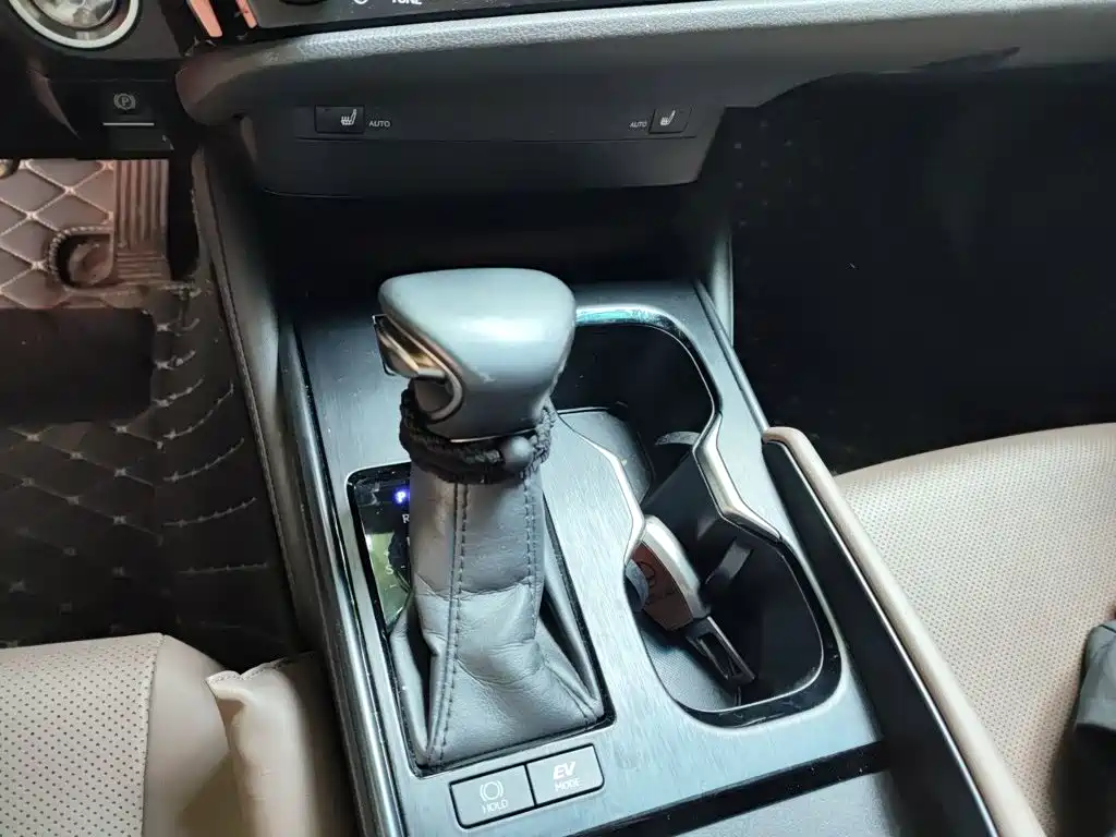 Lexus ES 2023 — фото 11