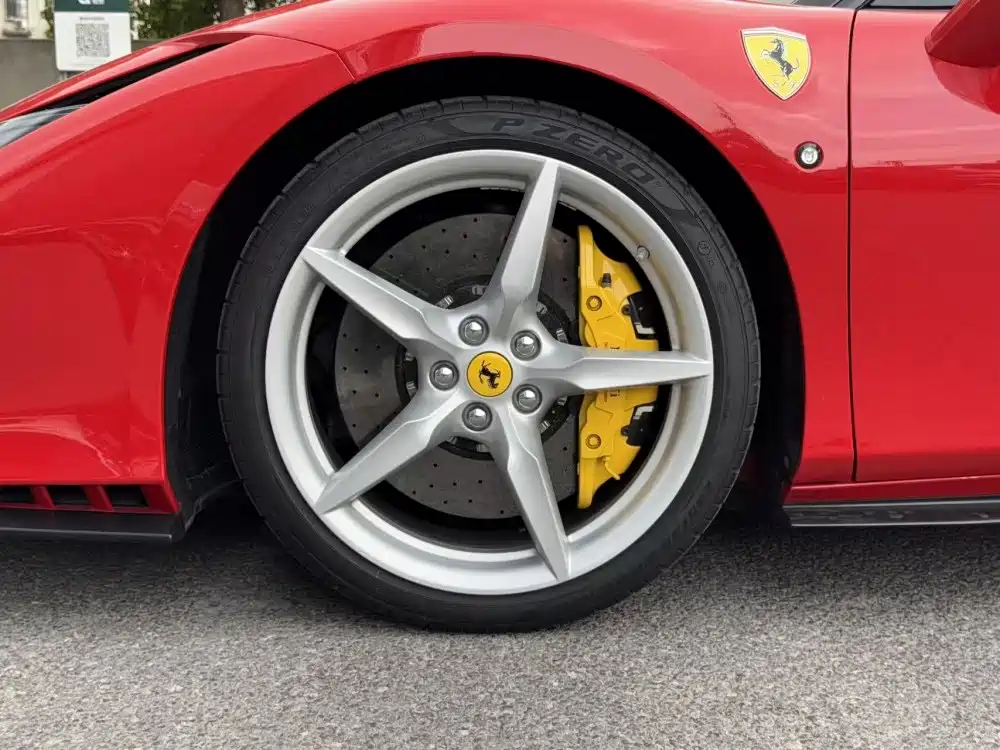 Ferrari F8 2022 — фото 10
