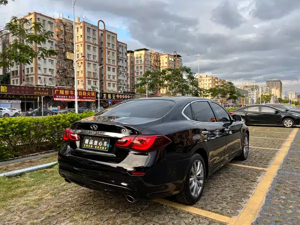 Infiniti Q70 2017