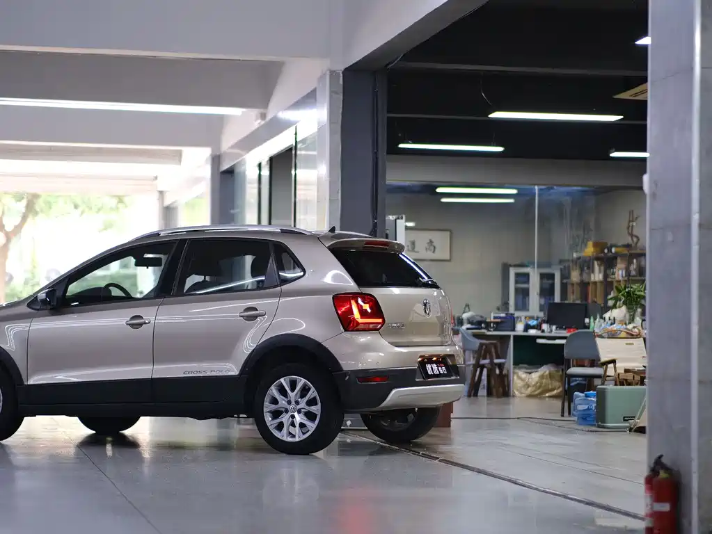 Volkswagen Polo 2015 — фото 10