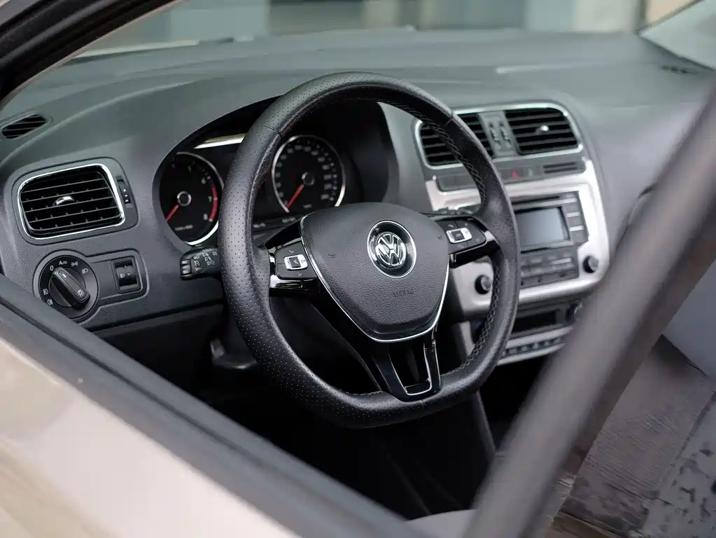 Volkswagen Polo 2015 — фото 46