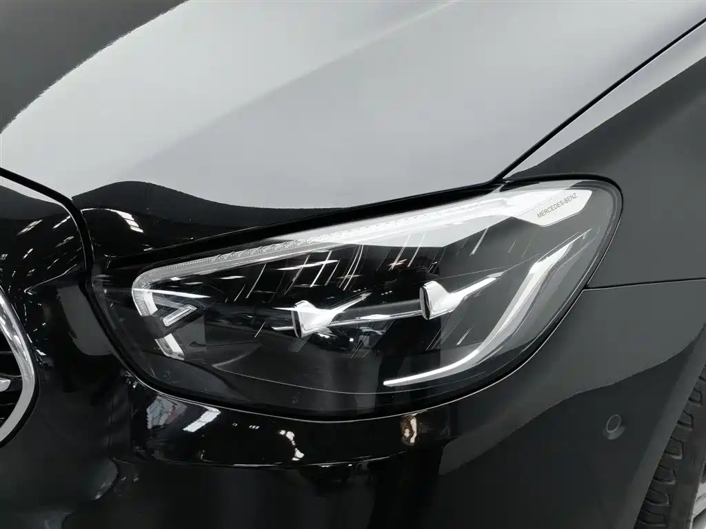 Mercedes-Benz E-Class 2023 — фото 7