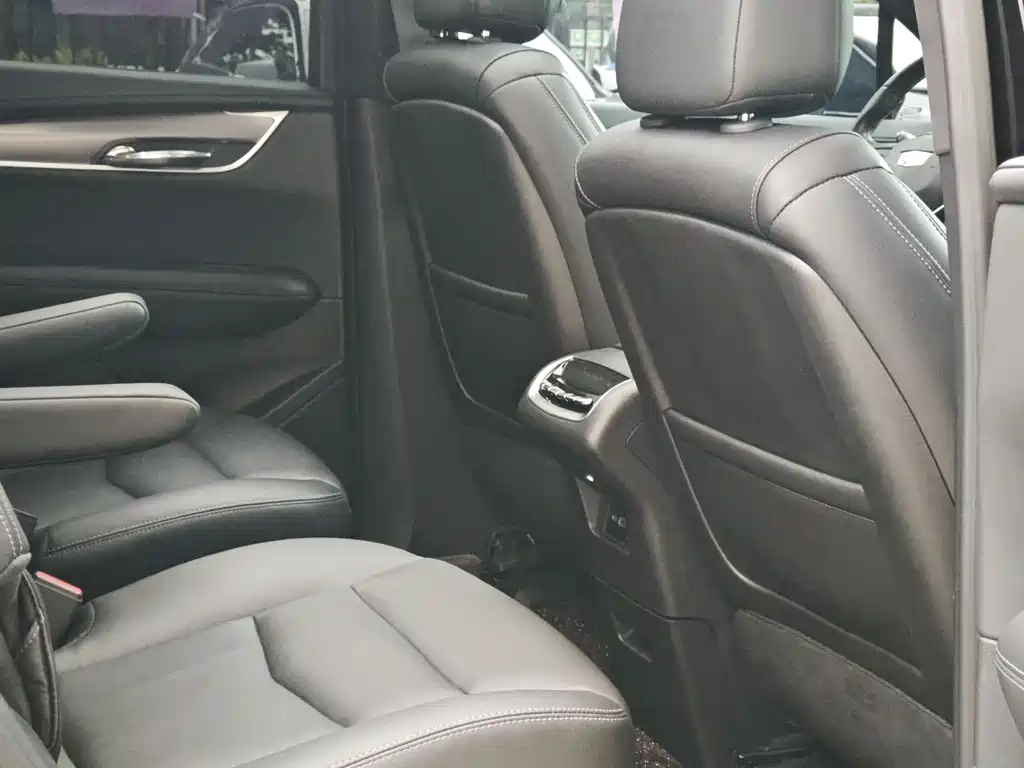 Cadillac XT6 2022 — фото 10