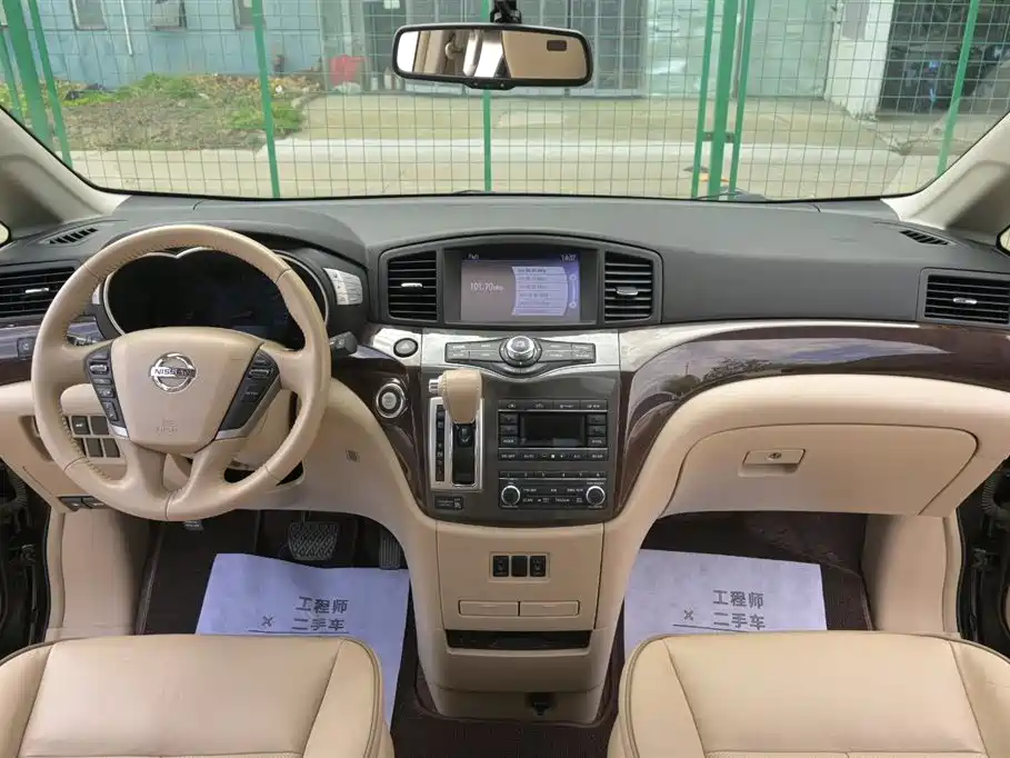 Nissan Quest 2015 — фото 9