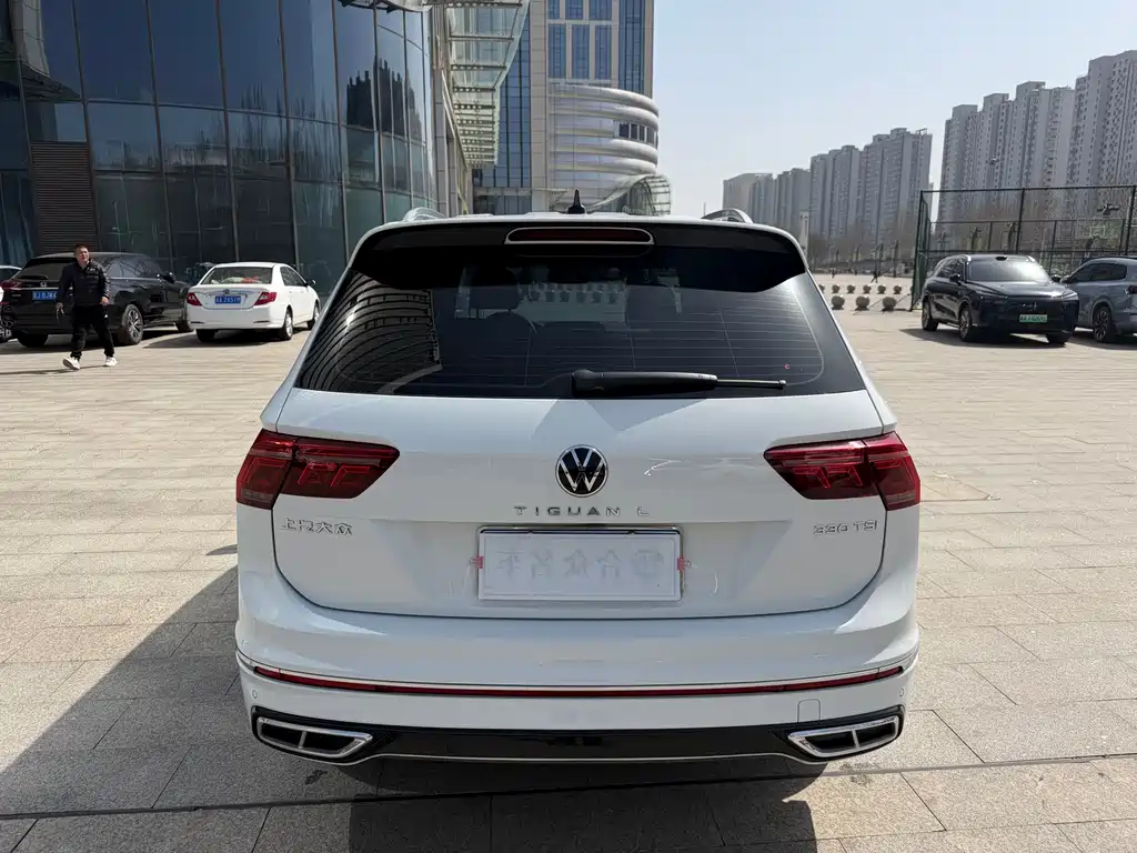 Volkswagen Tiguan L 2023 — фото 9