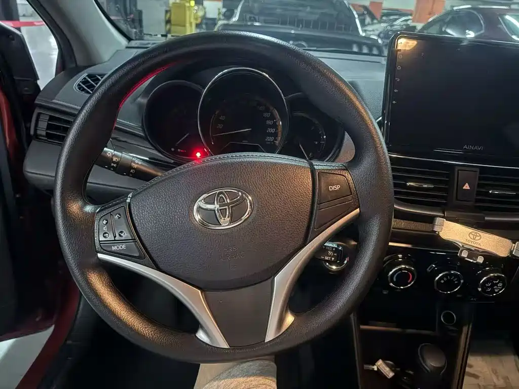 Toyota Yaris L 2023