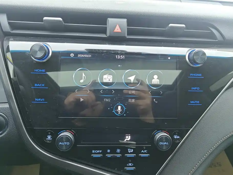 Toyota Camry 2019 — фото 13