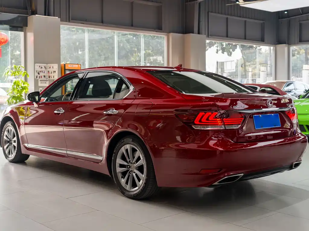 Lexus LS 2015 — фото 26