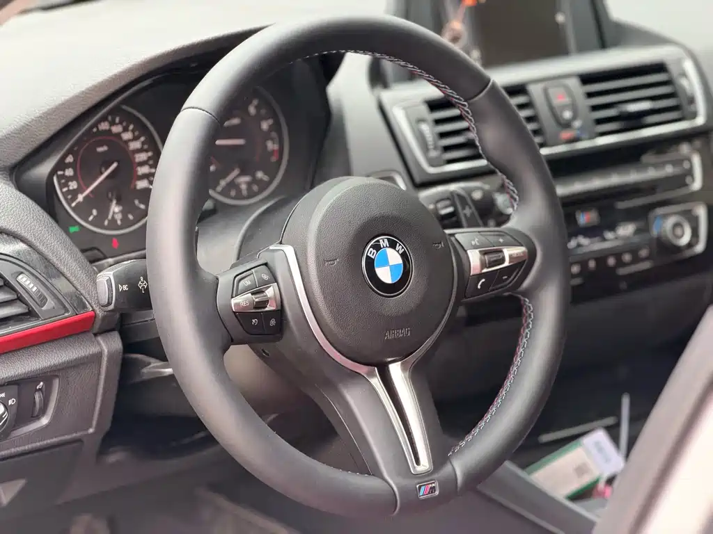BMW 1 Series 2018 — фото 7