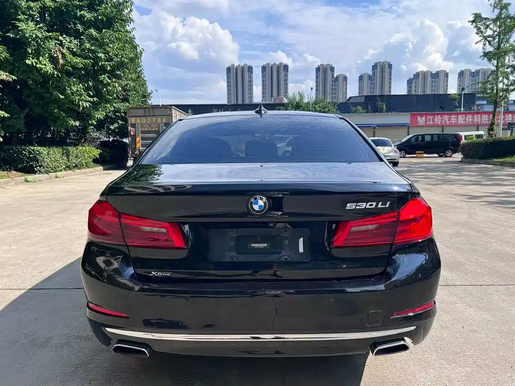 BMW 5 Series 2018 — фото 8