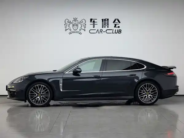 Porsche Panamera 2021