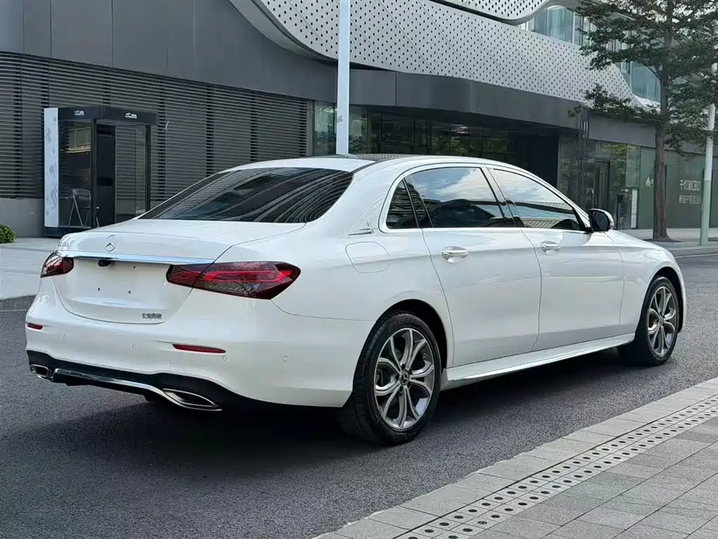Mercedes-Benz E-Class 2021 — фото 12