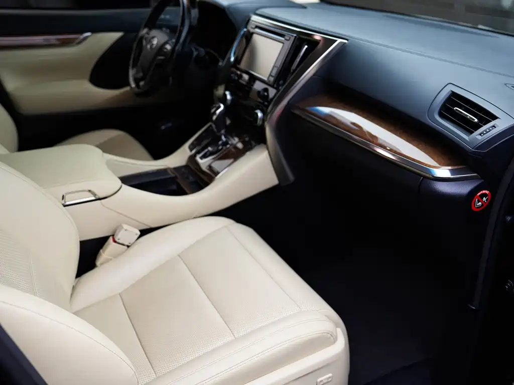 Toyota Alphard 2017 — фото 10