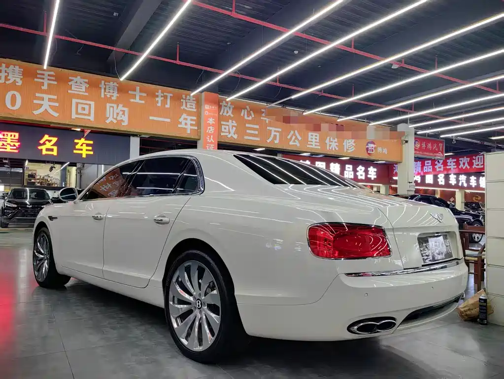 Bentley Flying Spur 2017 — фото 16
