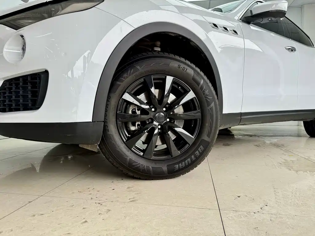 Maserati Levante 2018 — фото 17