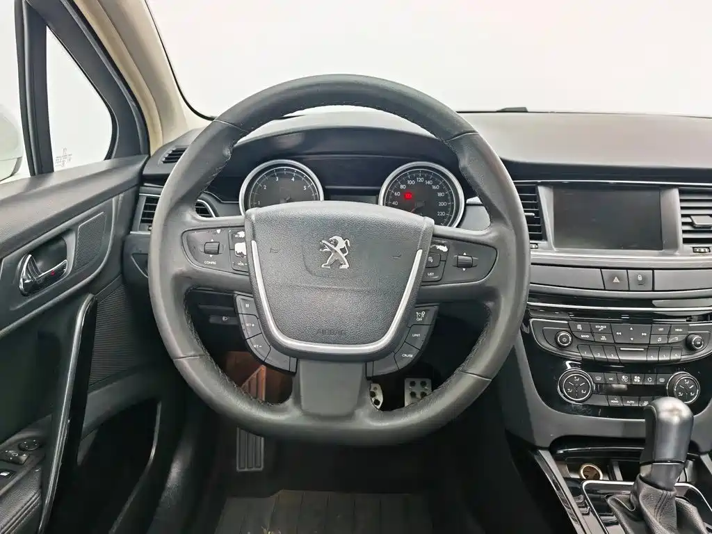 Peugeot 508 2015 — фото 11