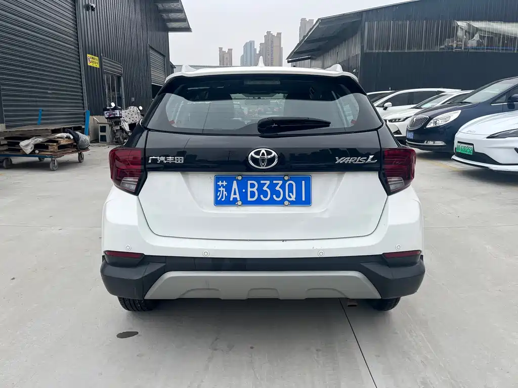 Toyota Yaris L 2023 — фото 5