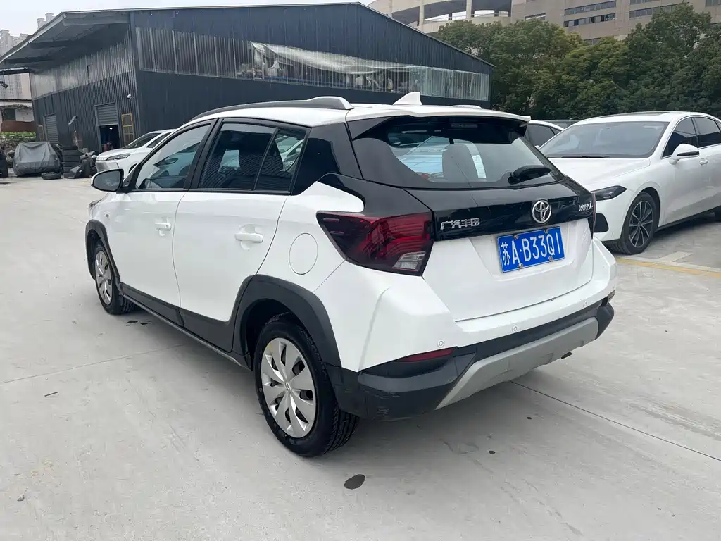 Toyota Yaris L 2023 — фото 6