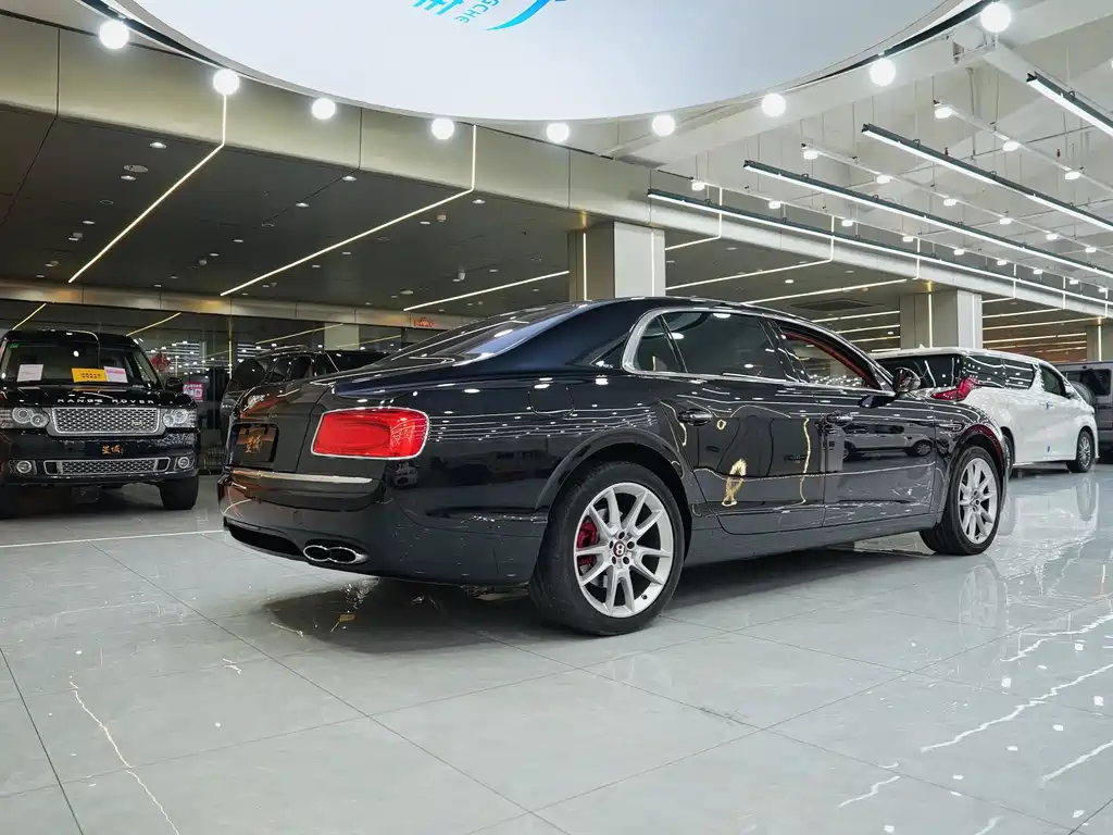 Bentley Flying Spur 2017 — фото 12