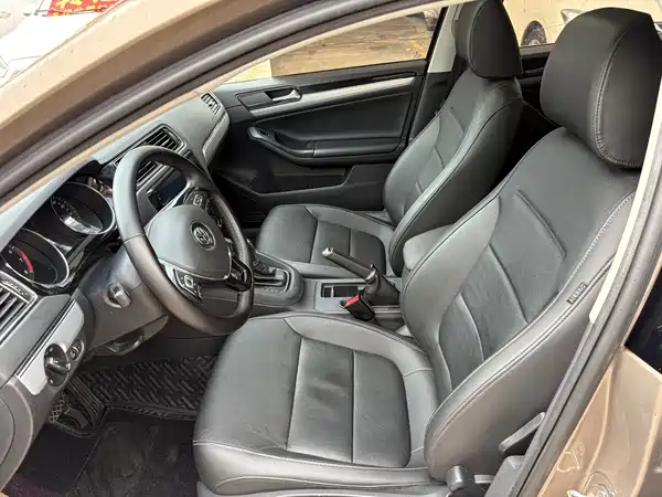 Volkswagen Sagitar 2018