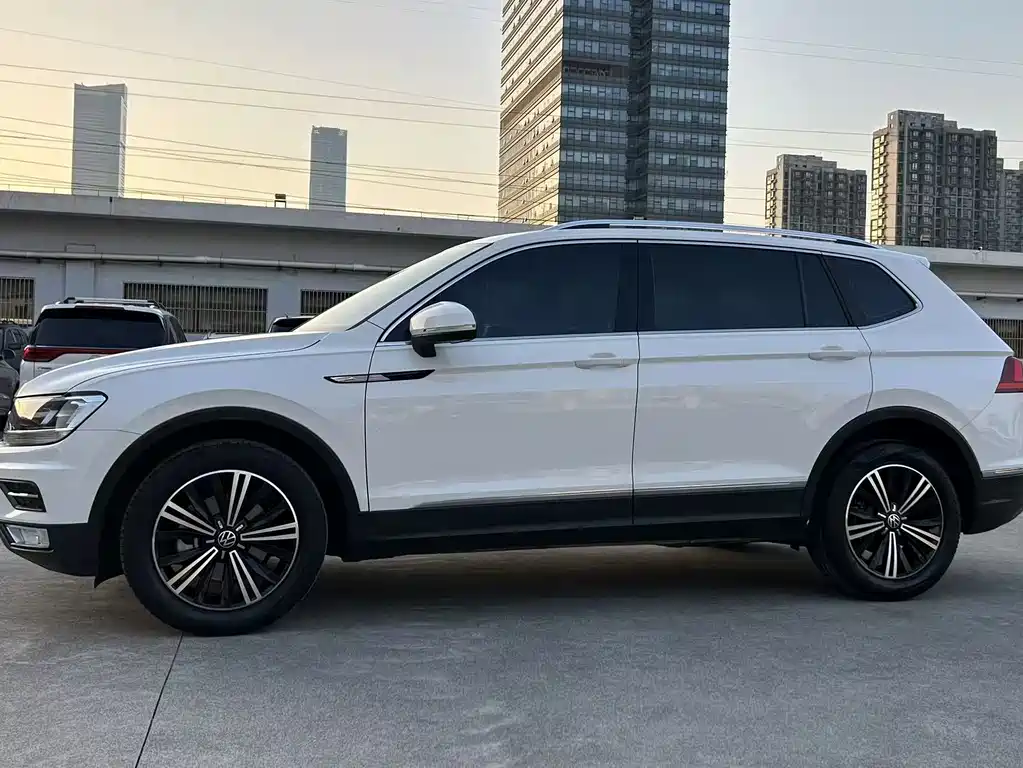 Volkswagen Tiguan L 2021 — фото 11