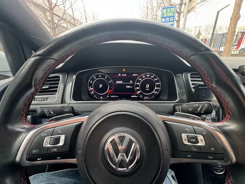 Volkswagen Golf GTI 2016 — фото 11