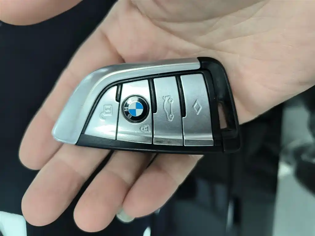BMW 5 Series 2018 — фото 9