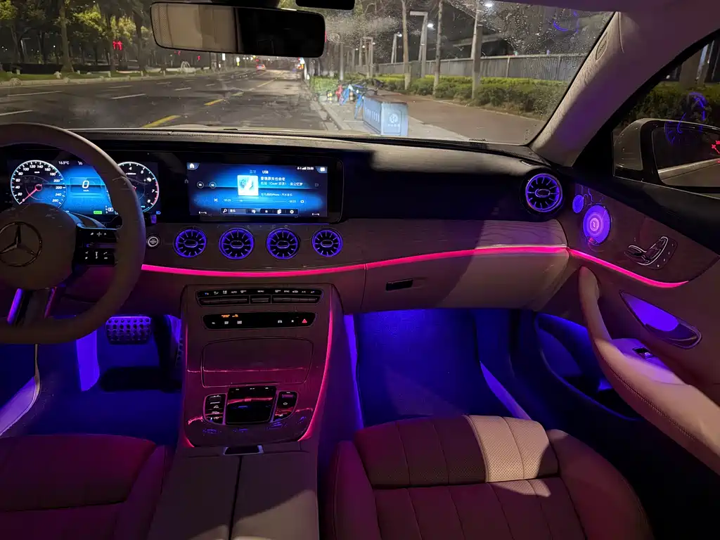 Mercedes-Benz E-Class 2023 — фото 16