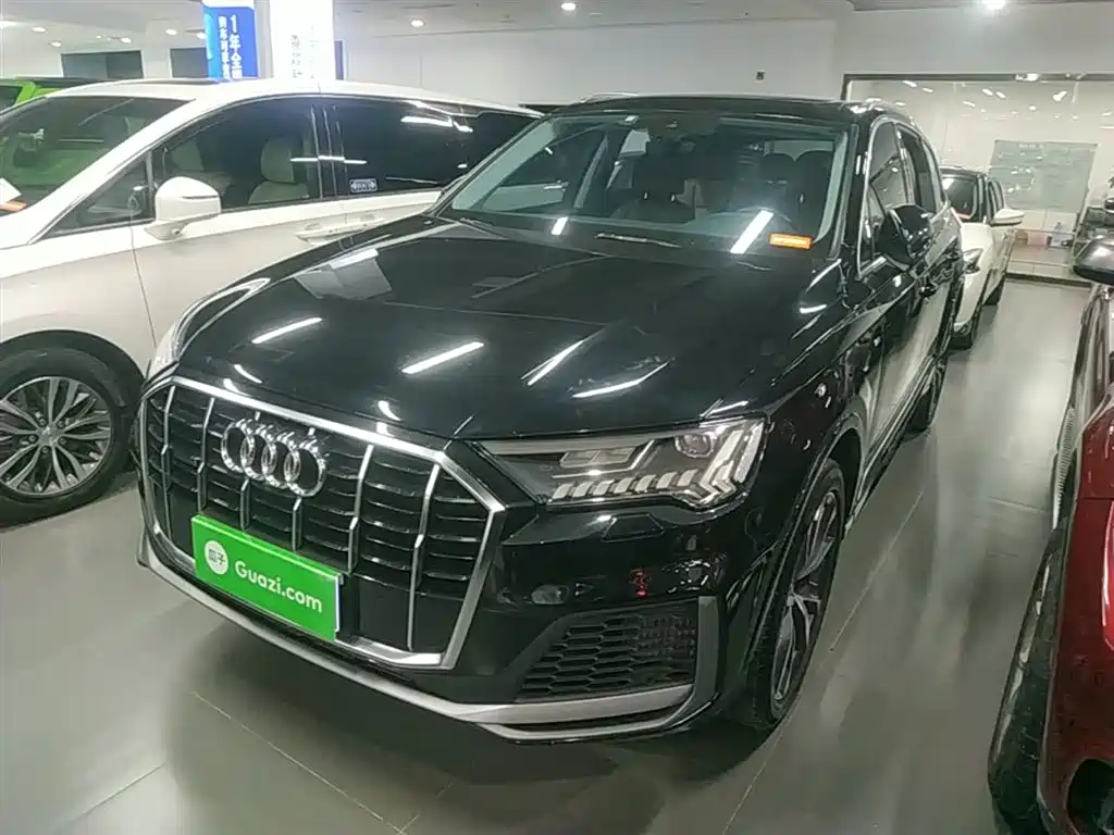 Audi Q7 2020 — фото 1