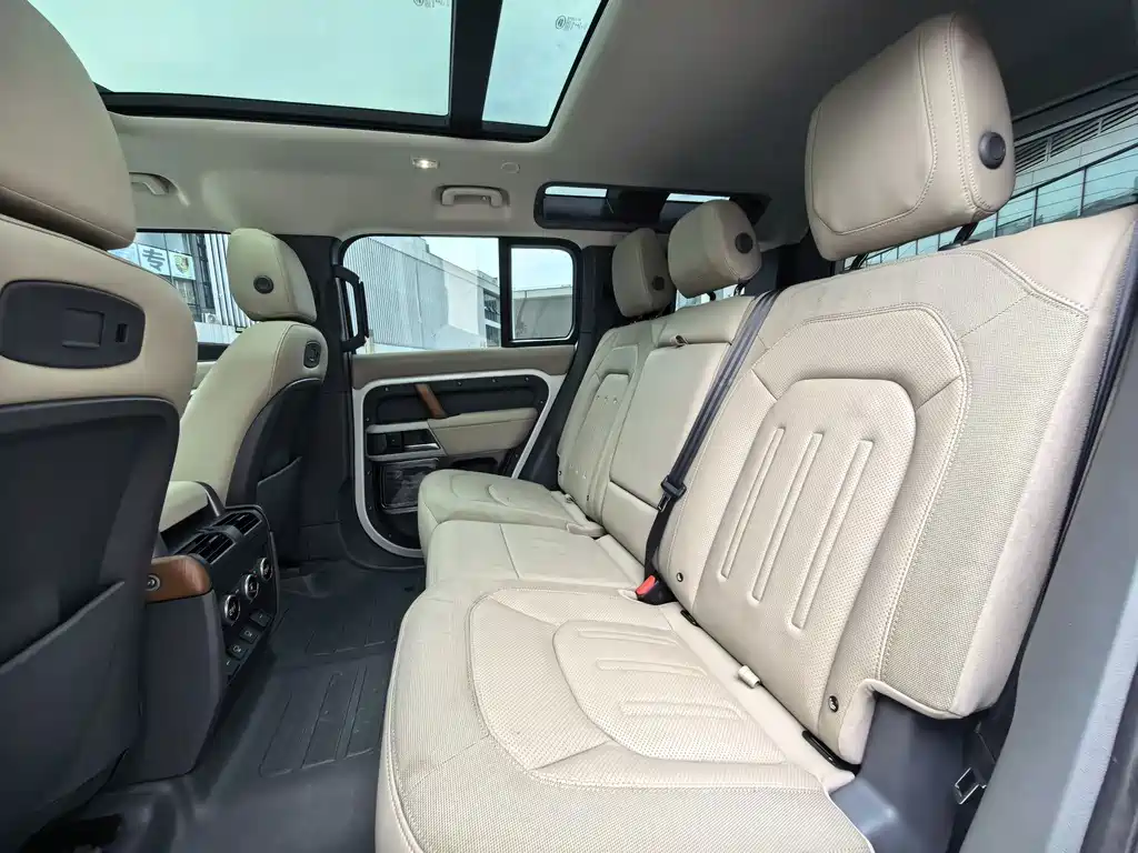 Land Rover Defender 2021 — фото 15