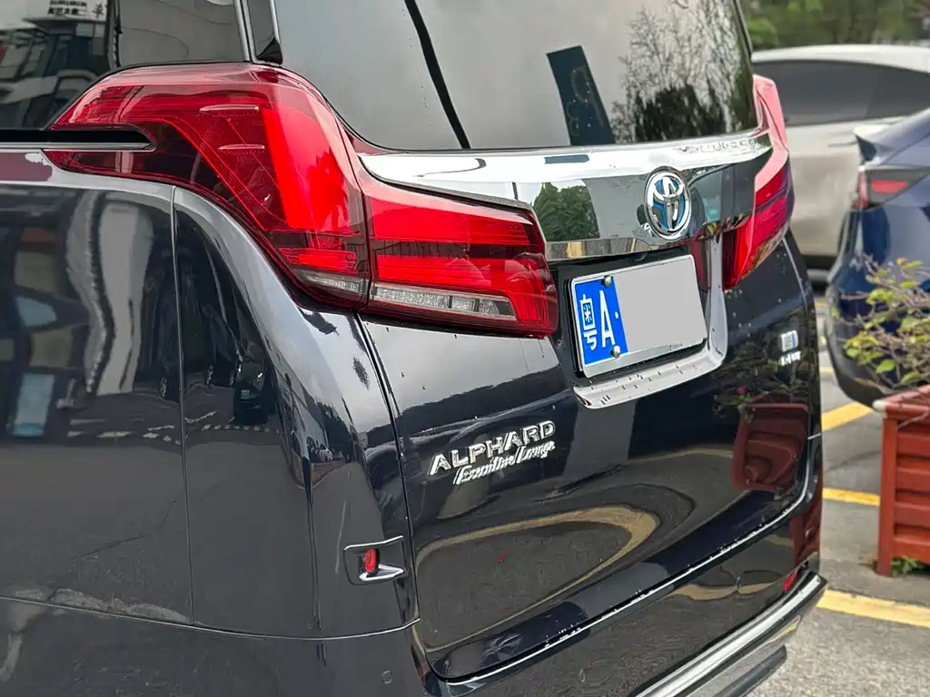 Toyota Vellfire 2022 — фото 9