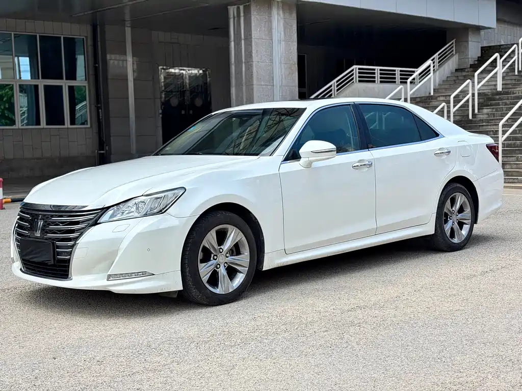 Toyota Crown 2016 — фото 1