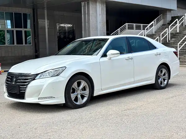 Toyota Crown 2016