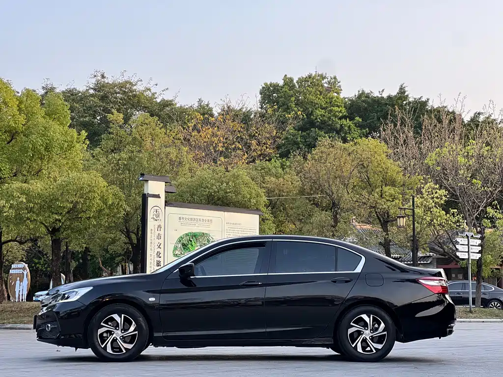 Honda Accord 2017 — фото 7