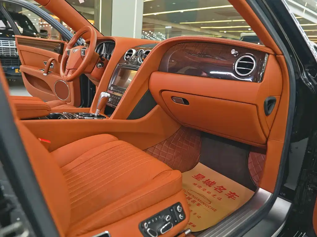 Bentley Flying Spur 2017 — фото 19