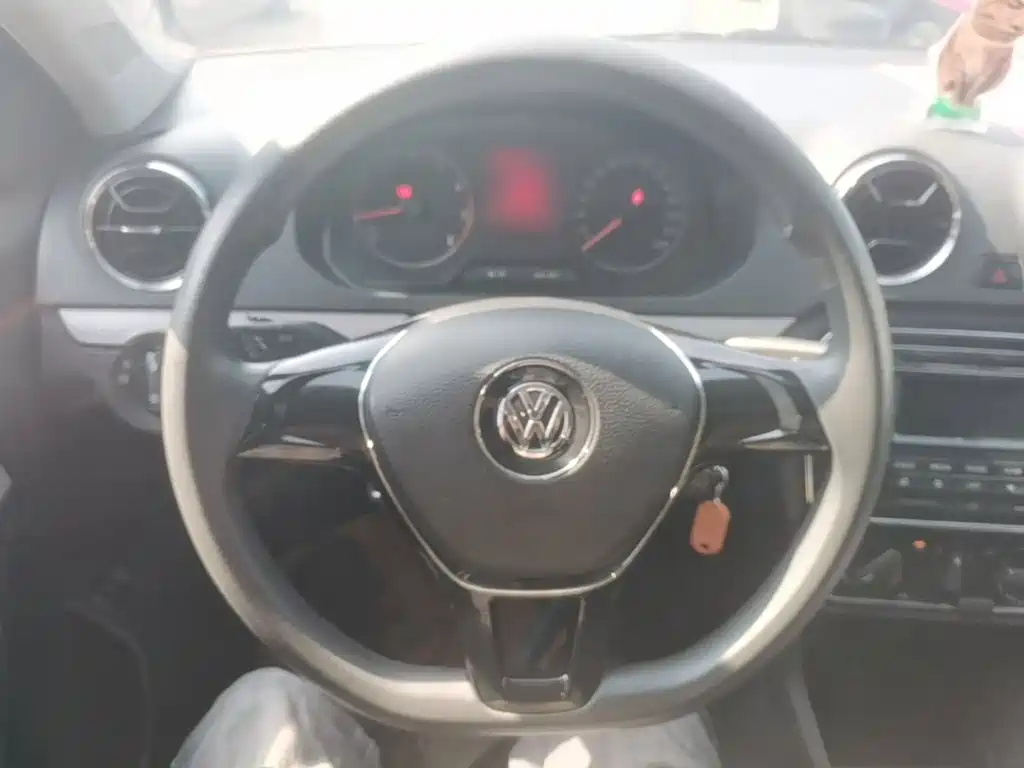 Volkswagen Jetta 2017 — фото 11