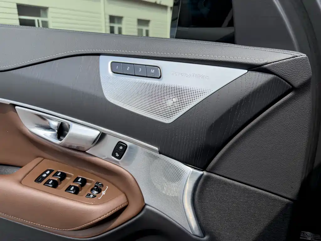 Volvo XC90 2021 — фото 16
