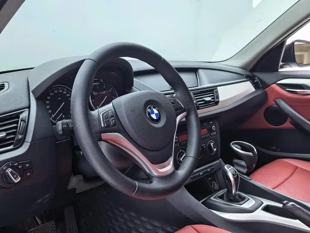 BMW X1 2015 — фото 12